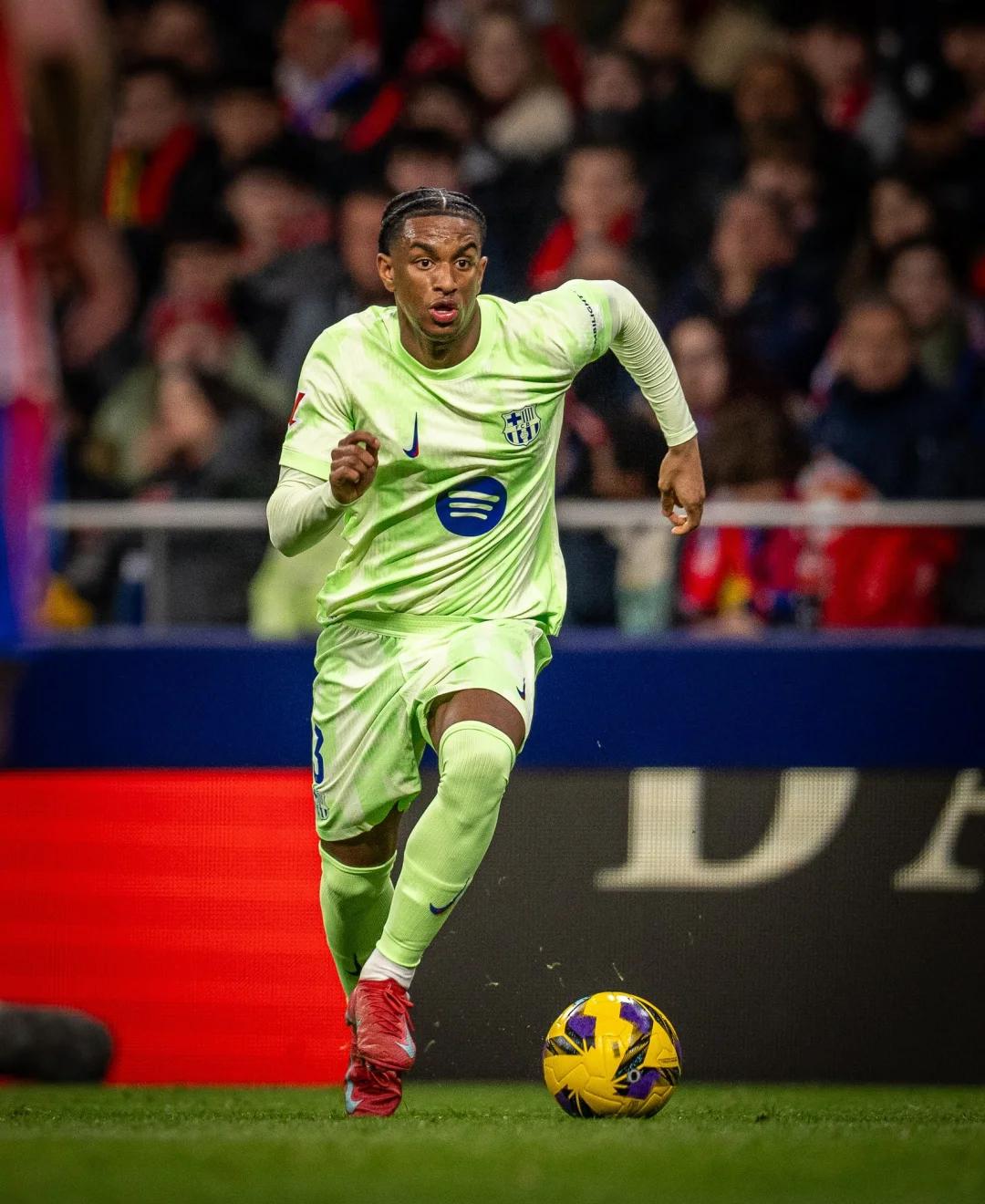 莱万多夫斯基在尤文图斯比赛中败北，战术调整引发热议！