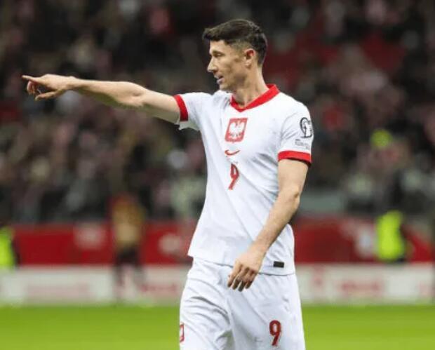 莱万多夫斯基爆冷击败加拿大队，逆转引爆全场！